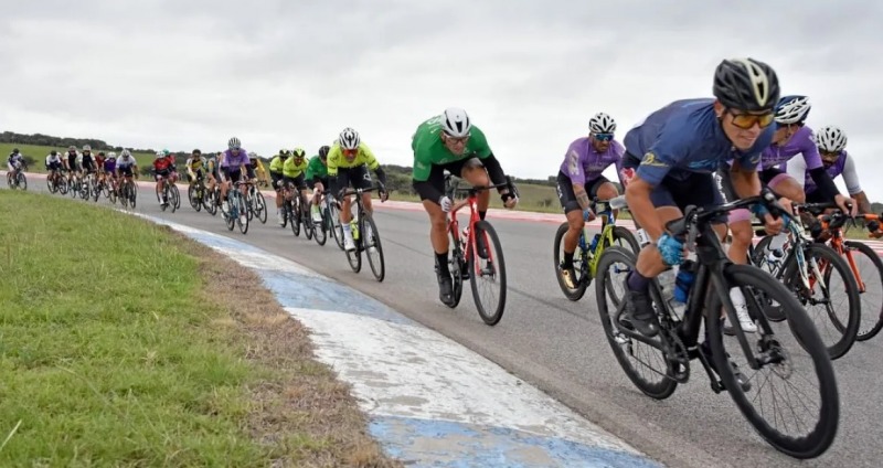 Con presencia olavarriense, comenz� la 7� Vuelta a La Pampa